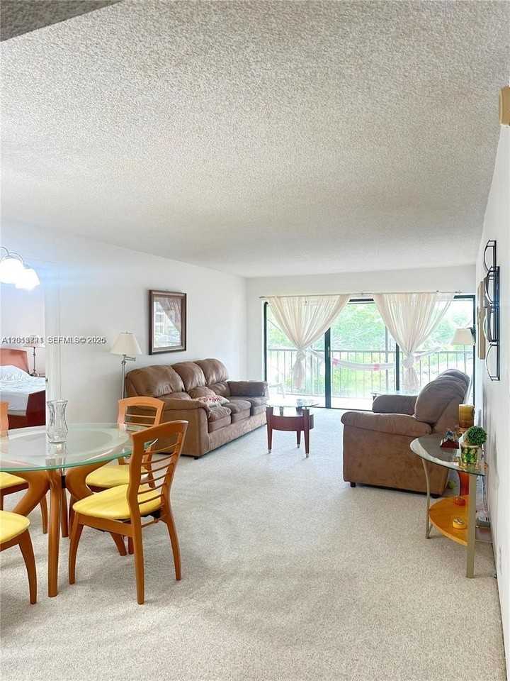 240 Lakeview Dr #212 - Photo 3 of 11
