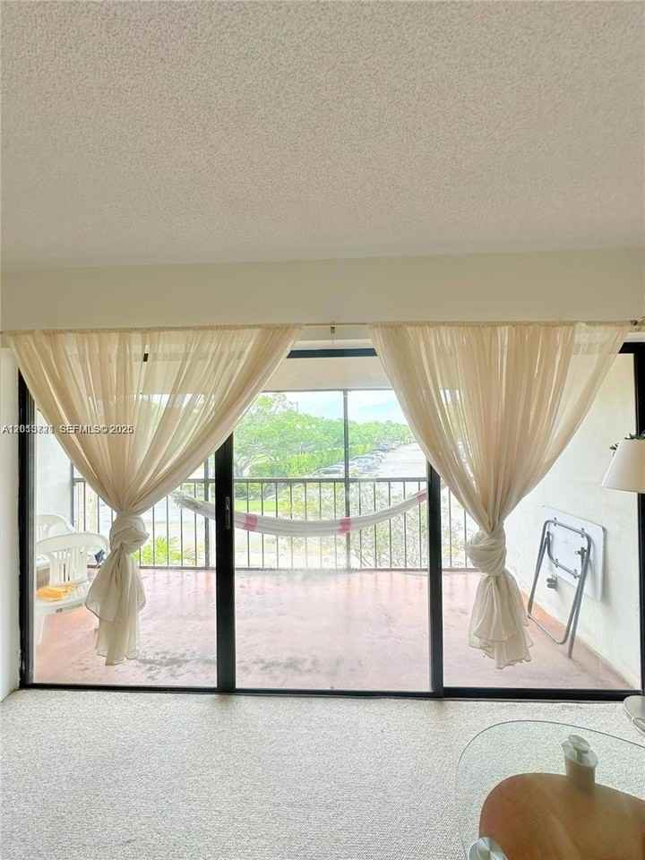 240 Lakeview Dr #212 - Photo 4 of 11