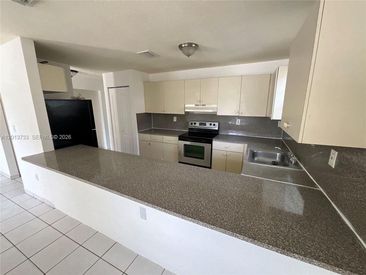 209 Ne 141st St #4 - Photo 4 of 13
