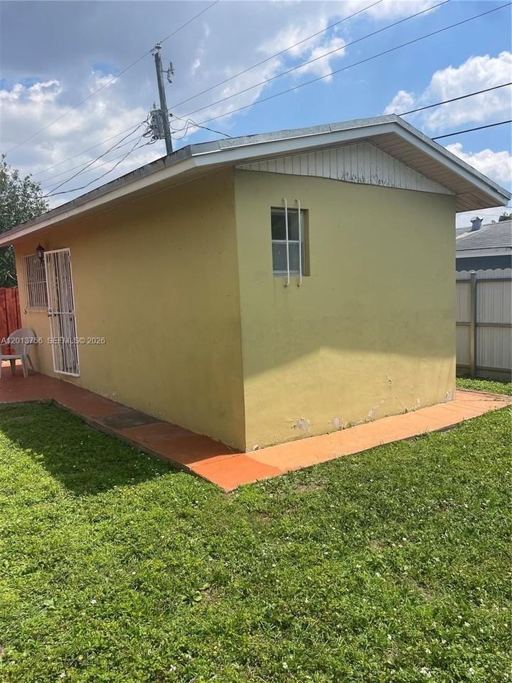 4115 Sw 108th Ave #A - Photo 6 of 21