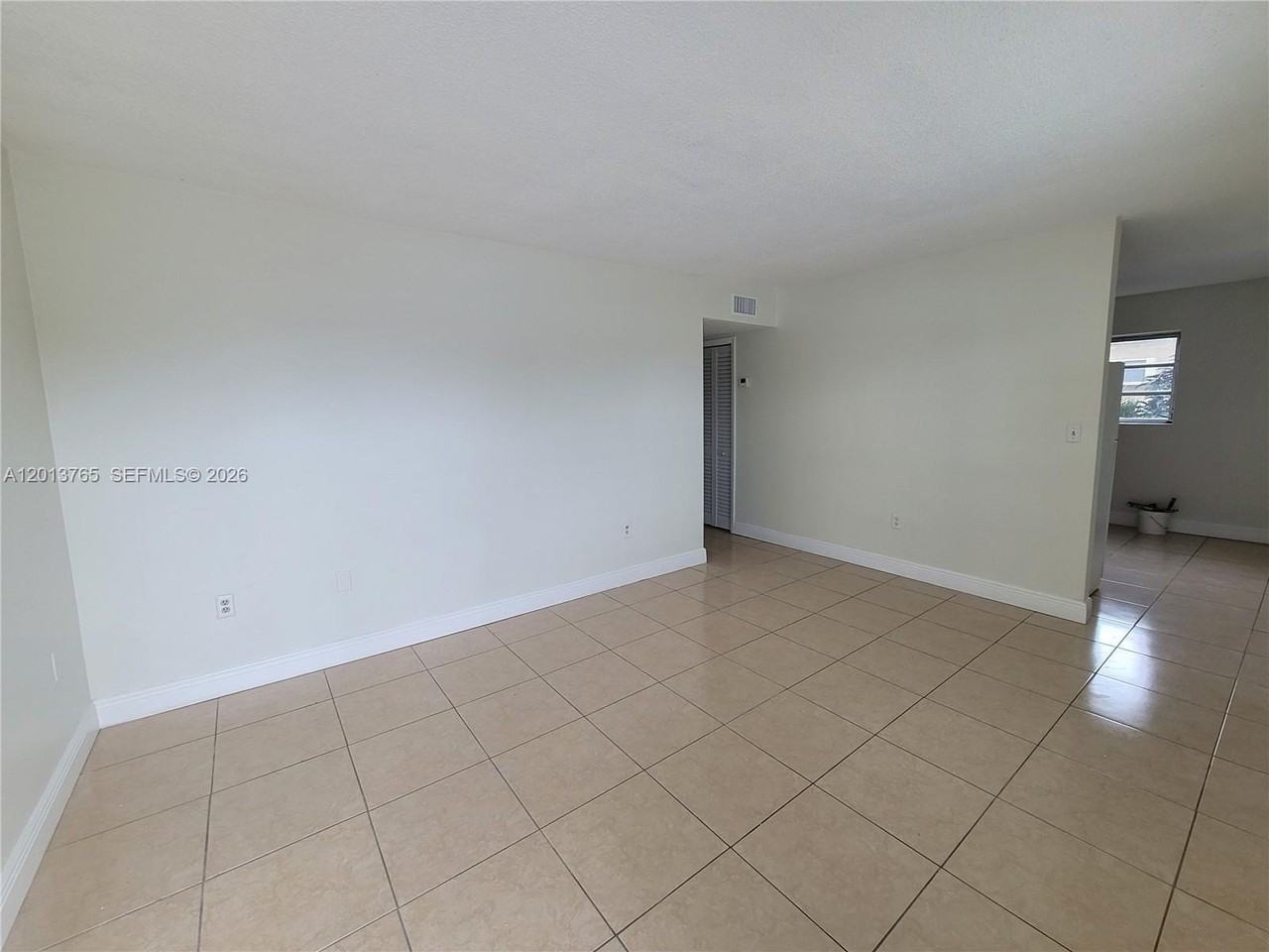 3425 Sw 89th Ave #3427 - Photo 4 of 36