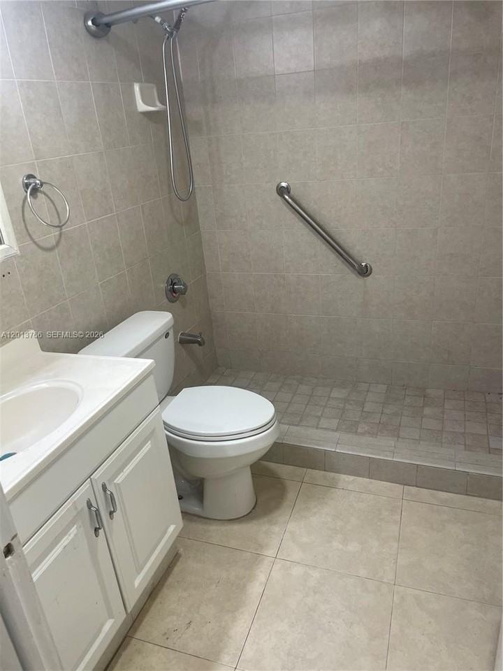 4115 Sw 108th Ave #B - Photo 7 of 17