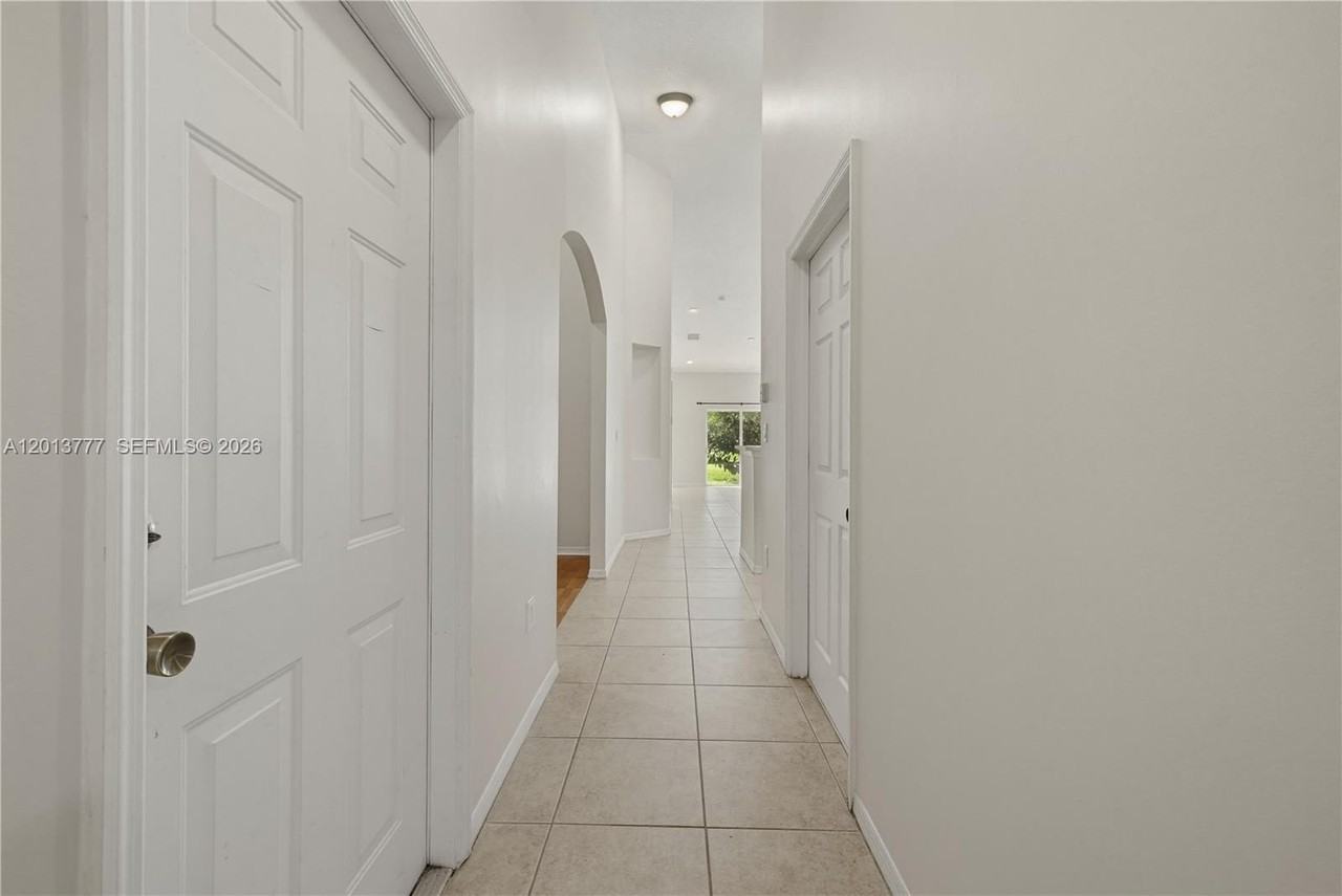 3393 Ne 11th Dr #0 - Photo 4 of 40