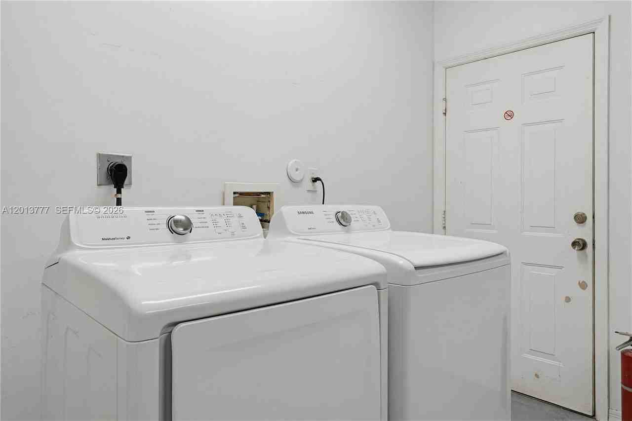3393 Ne 11th Dr #0 - Photo 7 of 40