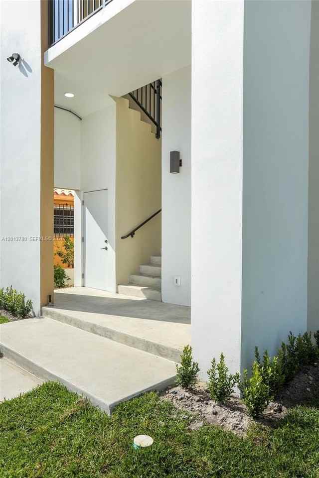 120 Sw 35th Ave #A1 - Photo 5 of 21