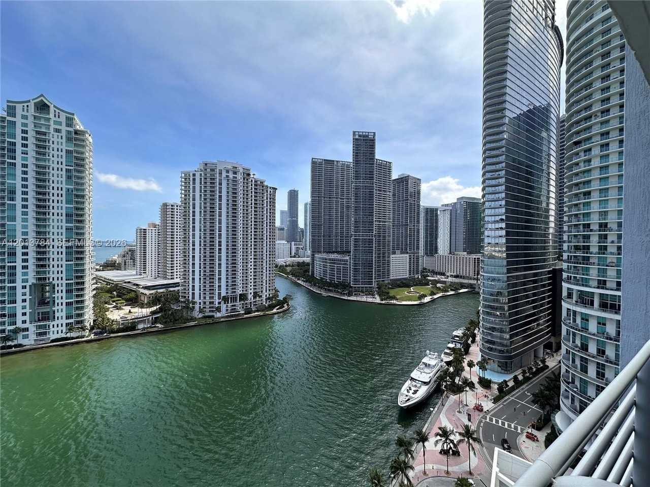 325 S Biscayne Blvd #2215 - Photo 6 of 32