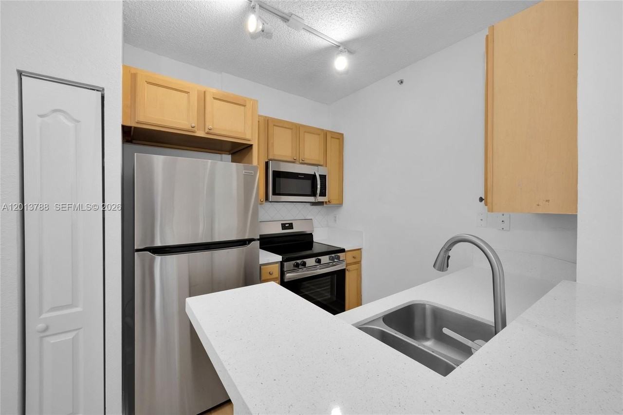 6001 Sw 70th St #208 - Photo 7 of 25