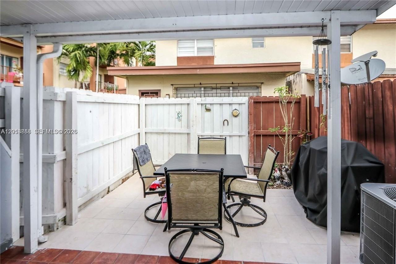 30 Sw 108th Ave #7G - Photo 7 of 9