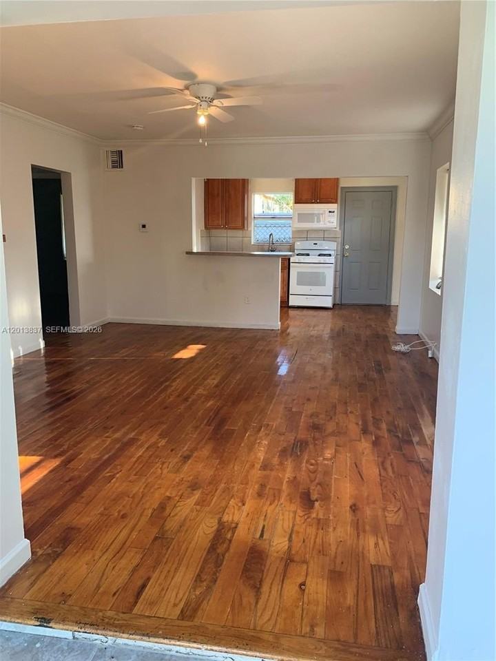 1806 Funston St #1 - Photo 2 of 10