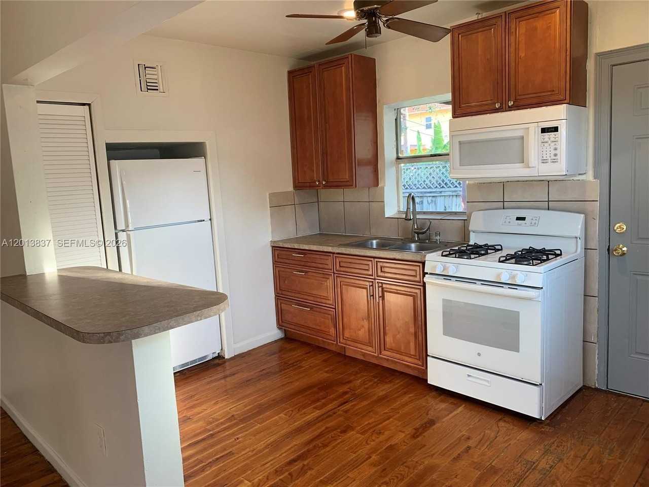 1806 Funston St #1 - Photo 3 of 10