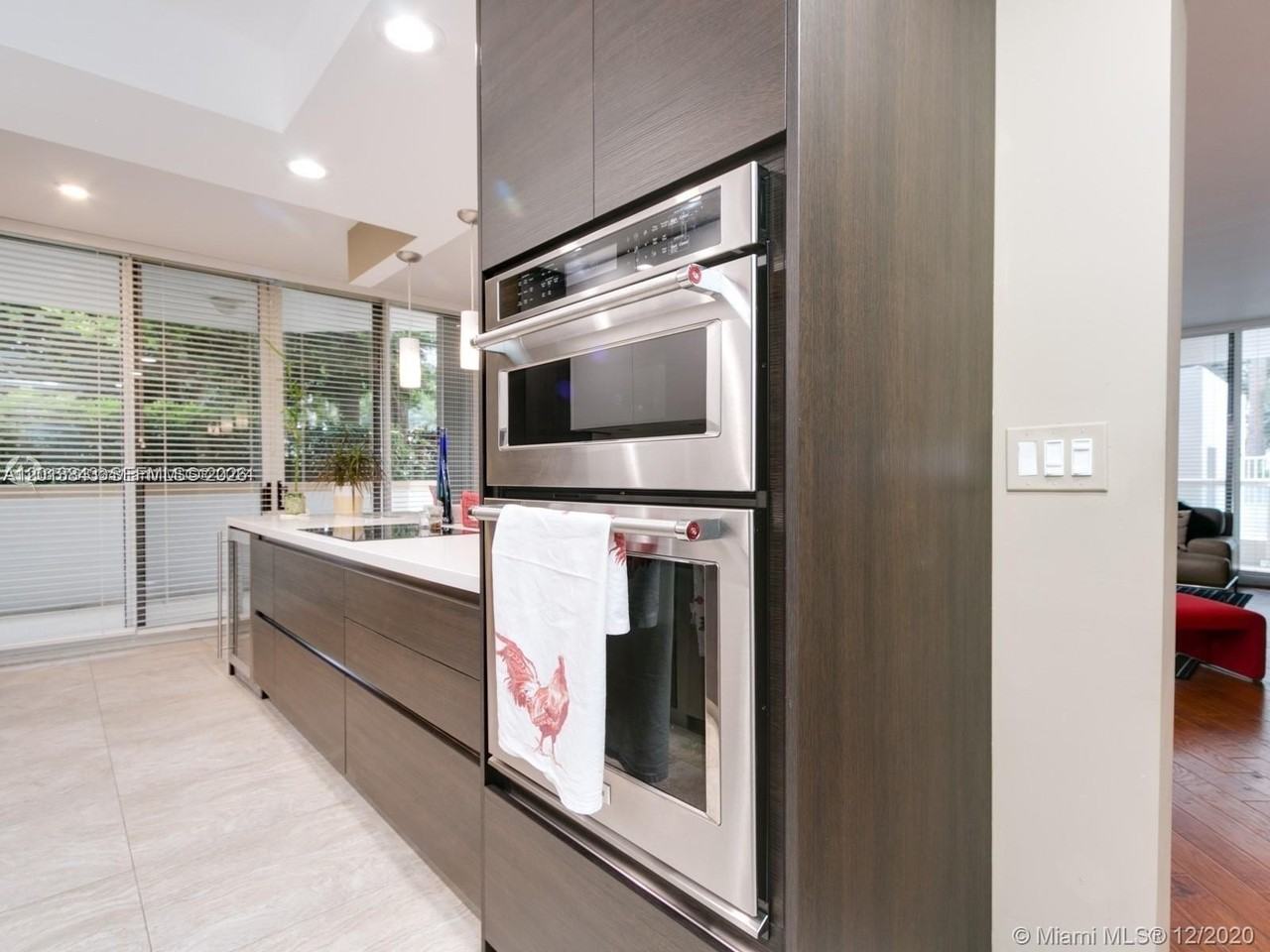21150 Point Pl #405 - Photo 4 of 38