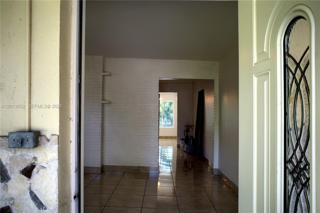 301 Sw 5th St - Photo 5 of 45