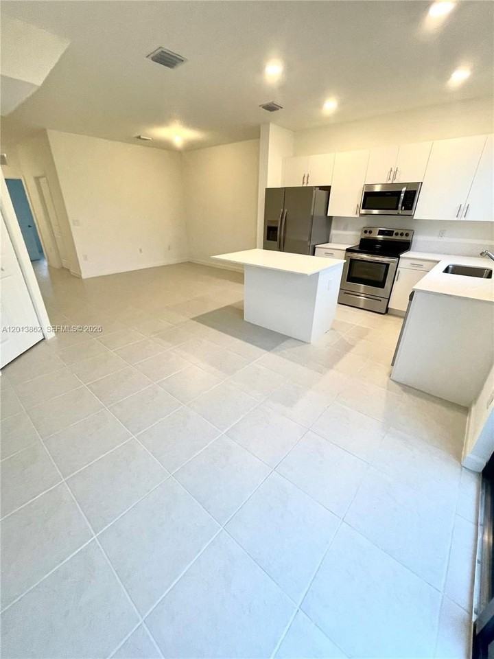 929 Ne 211th St - Photo 6 of 16