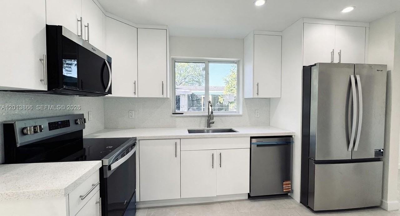 8442 Sw 107th St #GH - Photo 4 of 22