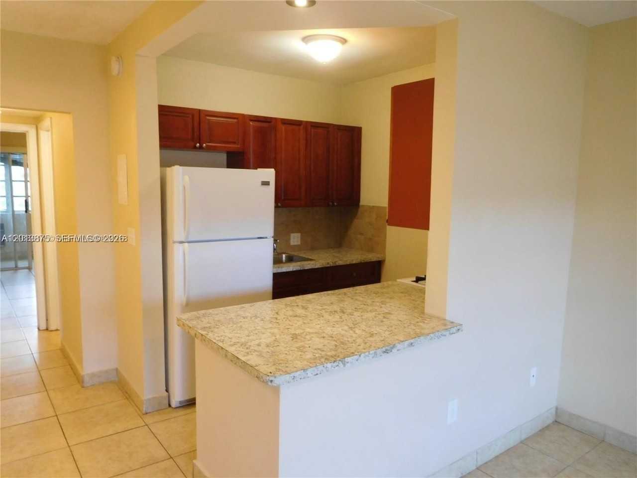 100 Nw 204th St #7 - Photo 5 of 7