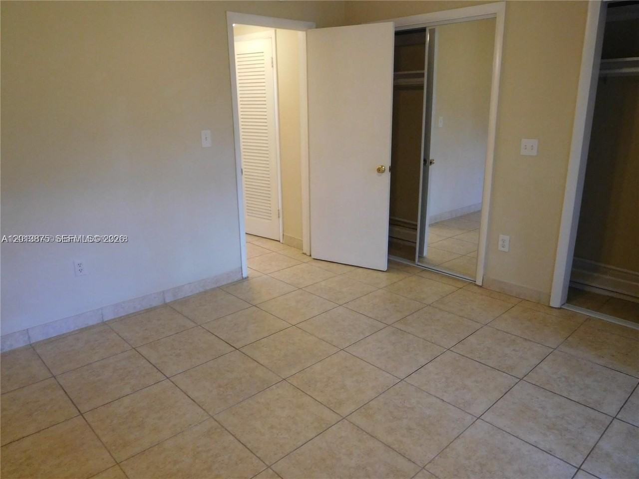 100 Nw 204th St #7 - Photo 7 of 7