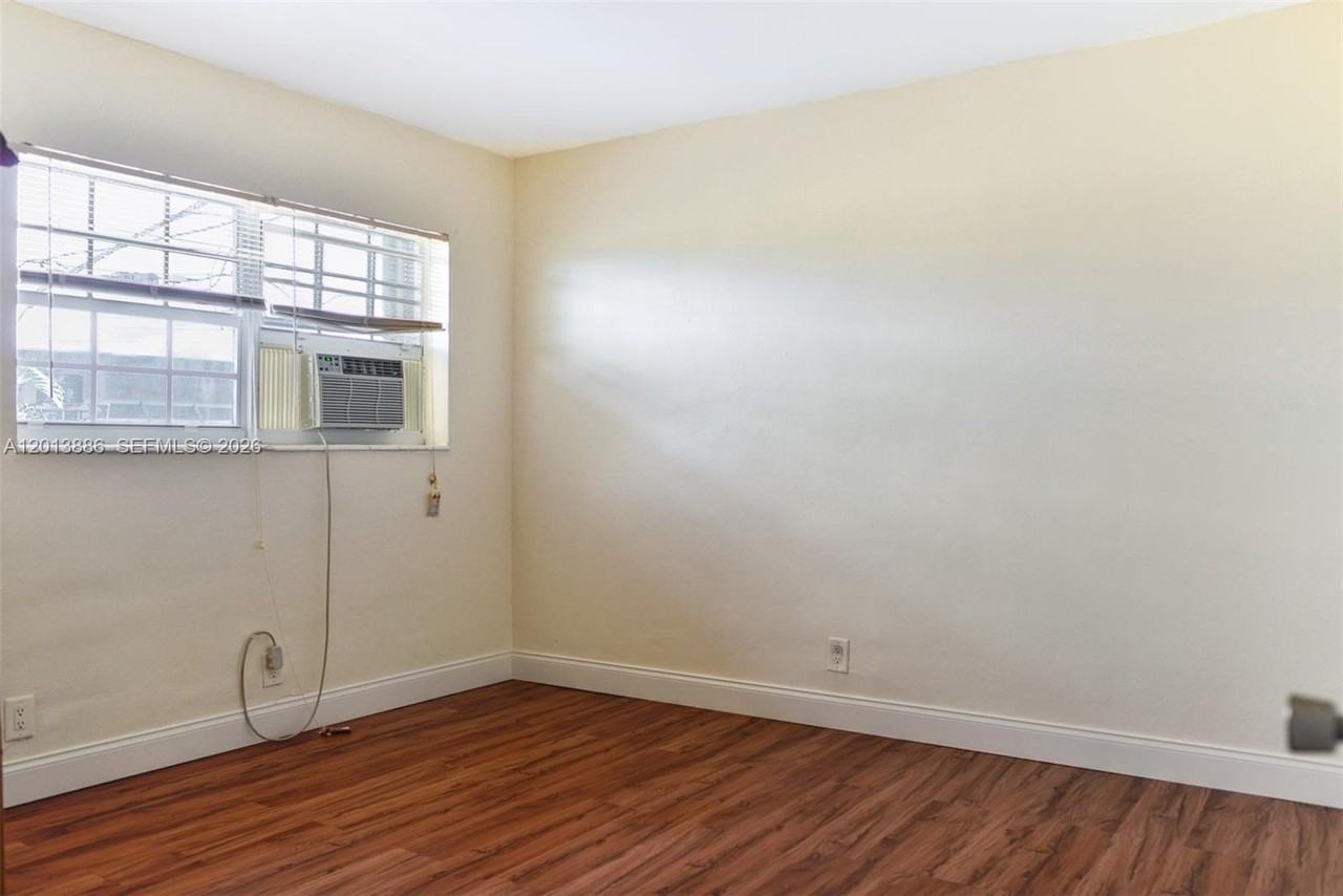 5420 Ne 22nd Ter #5 - Photo 4 of 16