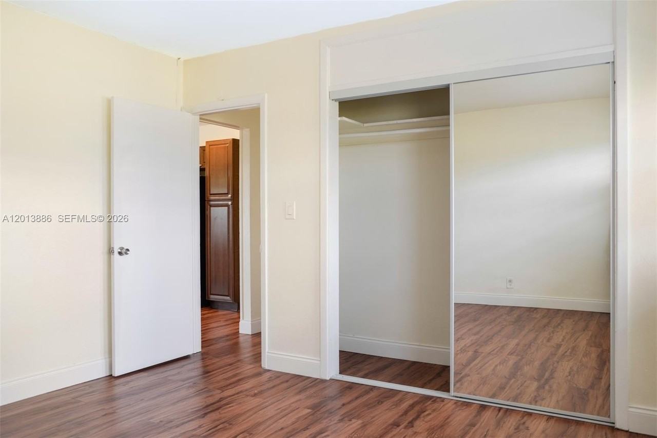 5420 Ne 22nd Ter #5 - Photo 5 of 16