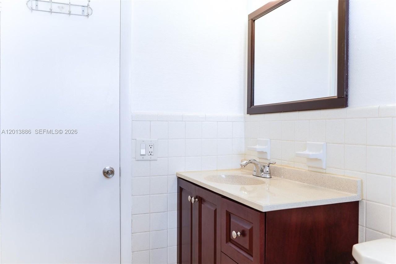 5420 Ne 22nd Ter #5 - Photo 7 of 16