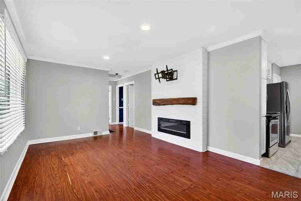 112 Robin Hill Ln - Photo 2 of 30