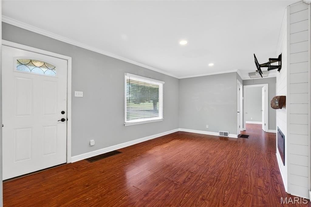 112 Robin Hill Ln - Photo 3 of 30