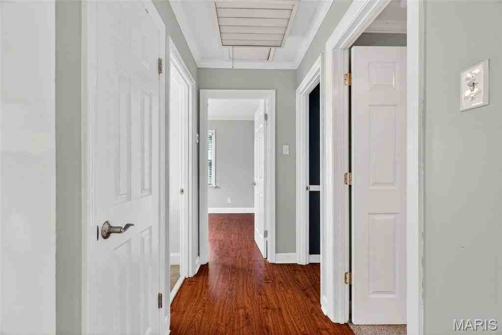 112 Robin Hill Ln - Photo 4 of 30