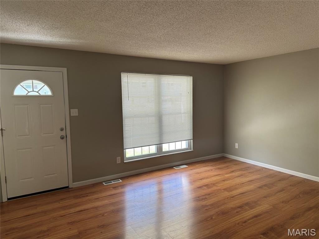 1161 Saratoga Dr - Photo 2 of 21