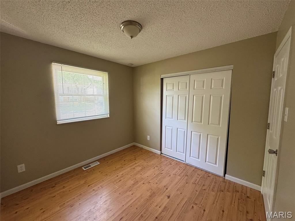 1161 Saratoga Dr - Photo 4 of 21