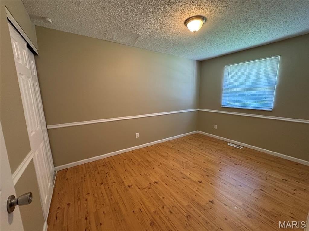 1161 Saratoga Dr - Photo 6 of 21