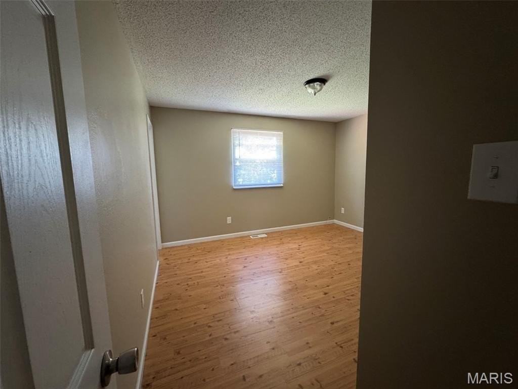 1161 Saratoga Dr - Photo 7 of 21