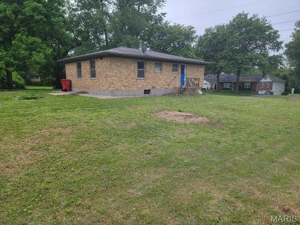 6128 Fee Fee Rd - Photo 2 of 22