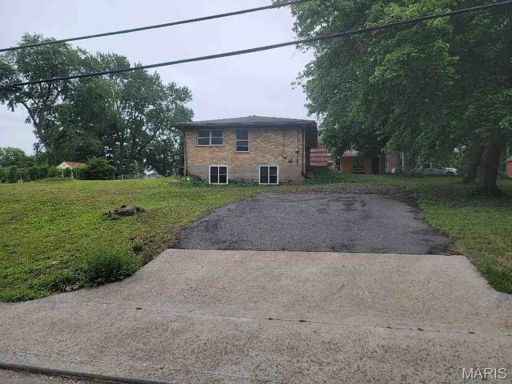 6128 Fee Fee Rd - Photo 3 of 22