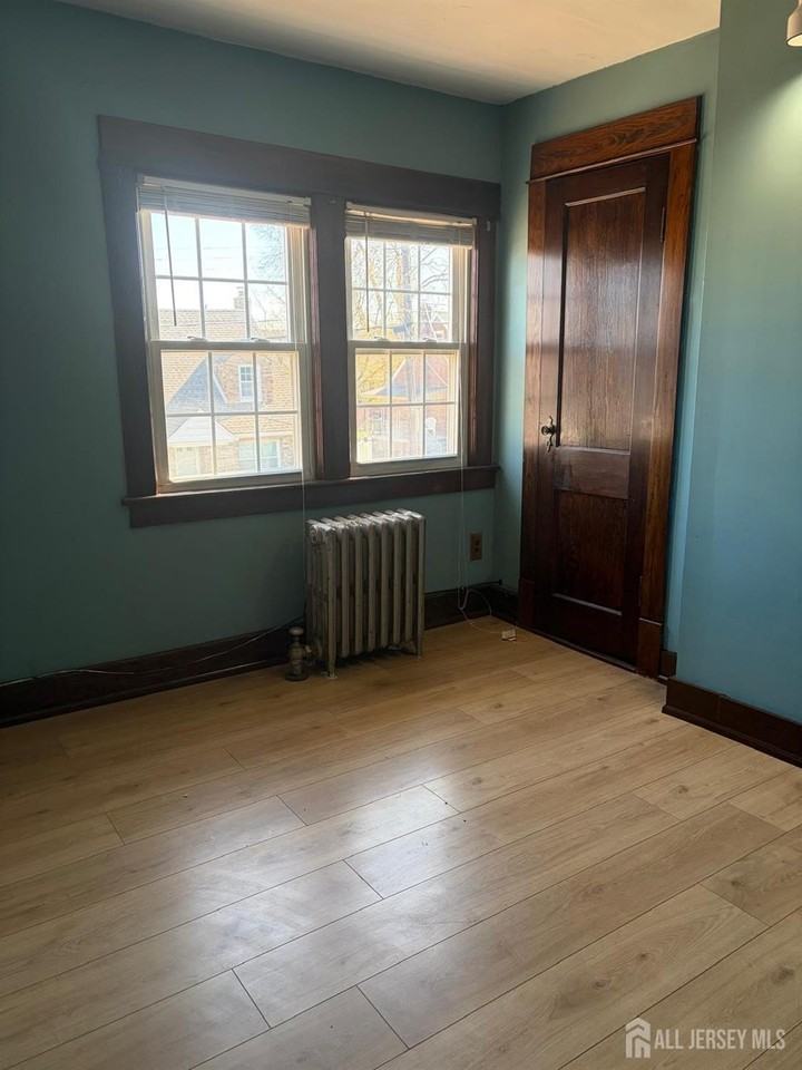 138 Luther Ave - Photo 3 of 21