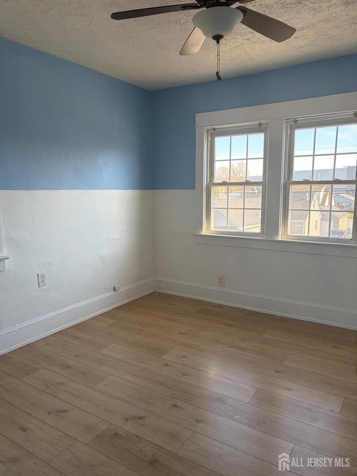 138 Luther Ave - Photo 5 of 21