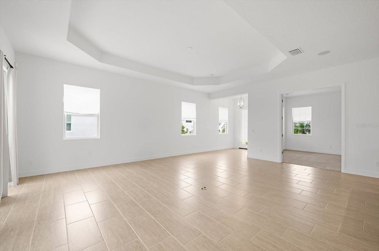 13744 Old Creek Ct - Photo 3 of 43
