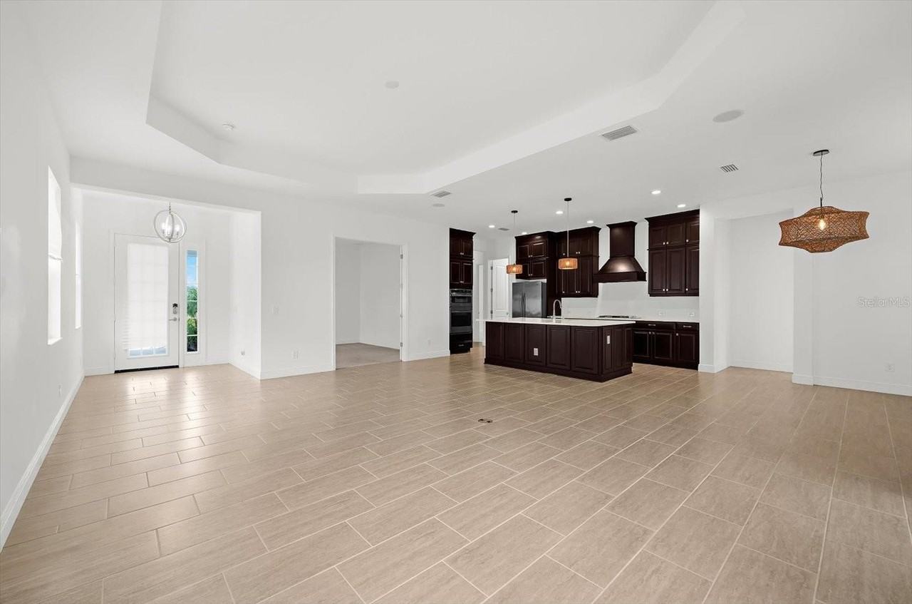 13744 Old Creek Ct - Photo 6 of 43