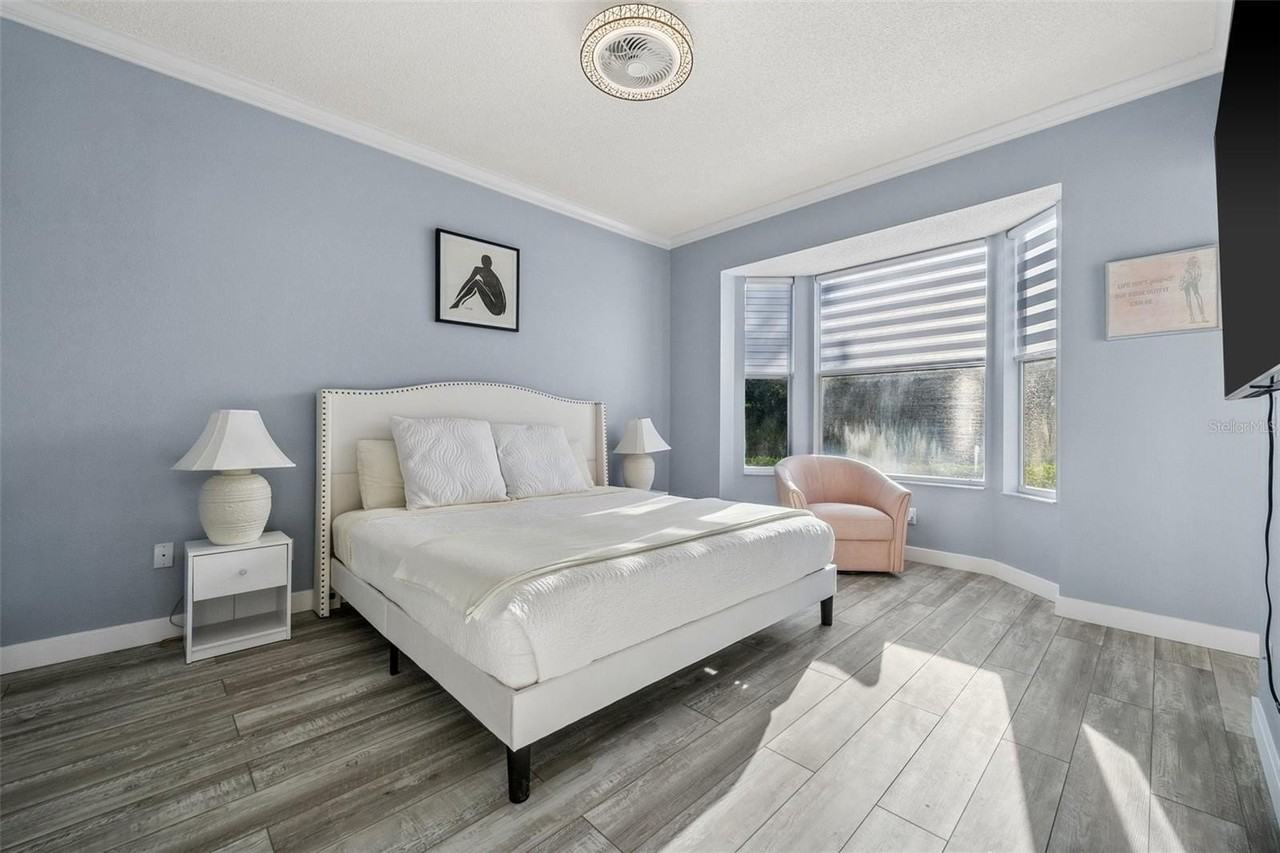 9611 Castle Point Dr #912 - Photo 4 of 28