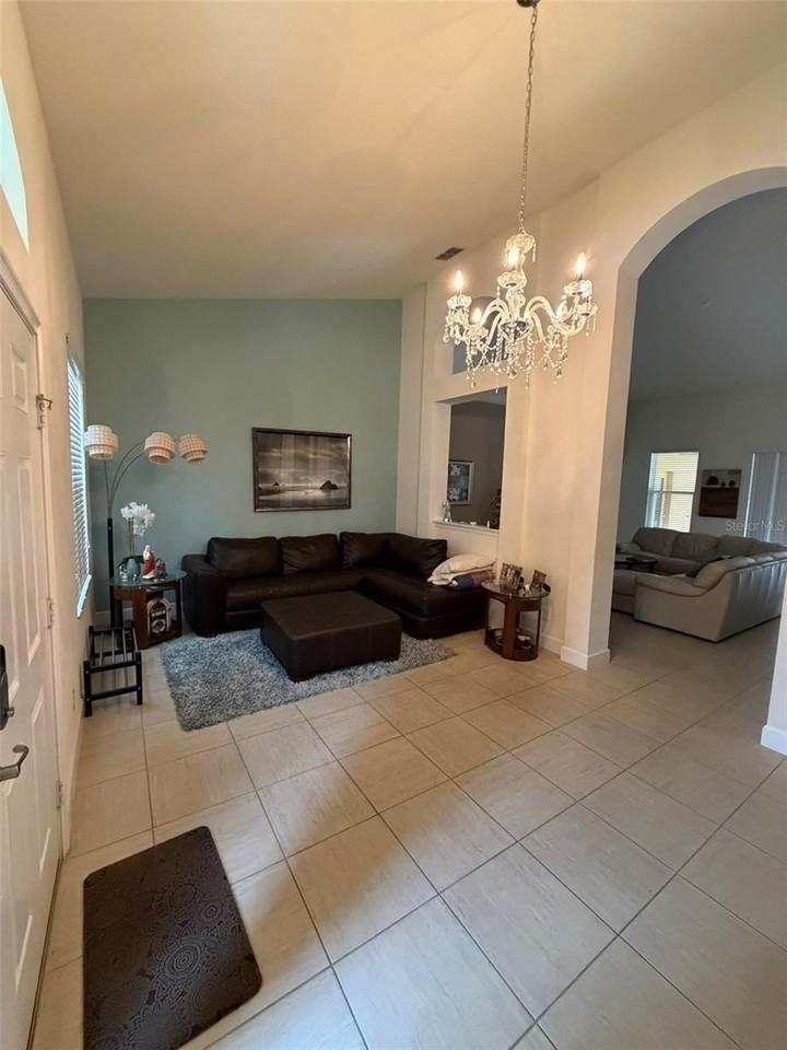 4052 Oaktree Dr - Photo 3 of 21