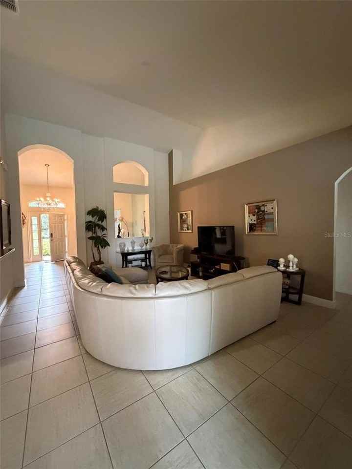 4052 Oaktree Dr - Photo 4 of 21