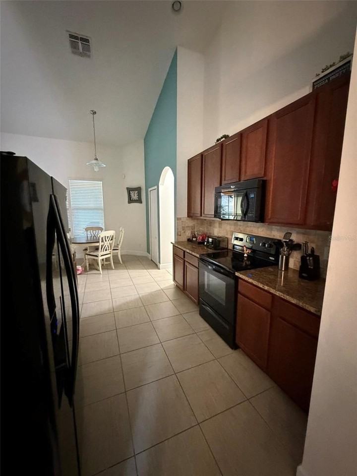 4052 Oaktree Dr - Photo 6 of 21