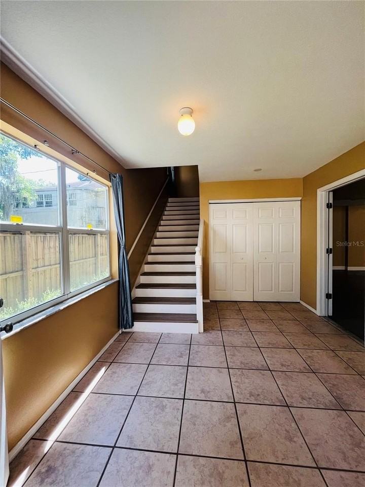 520 E Amelia St - Photo 3 of 14