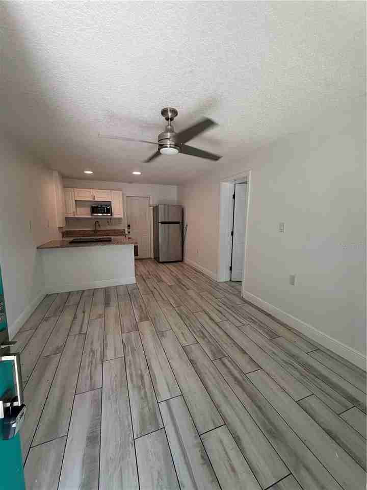 810 8th St - Photo 3 of 7