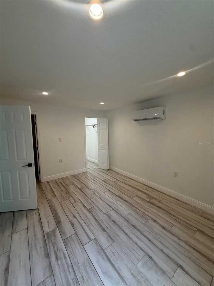 810 8th St - Photo 4 of 7