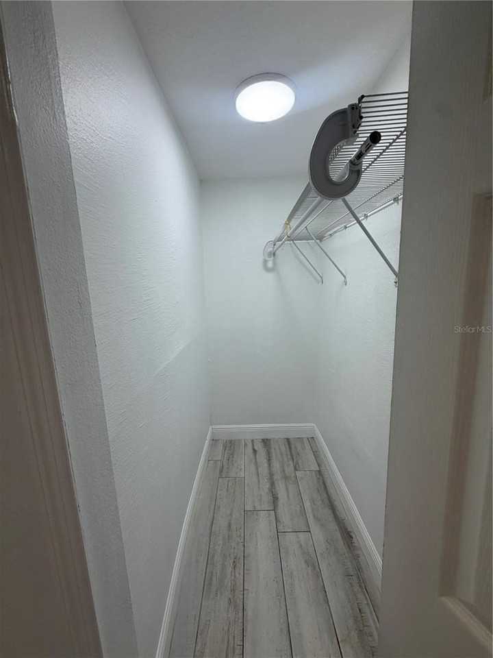 810 8th St - Photo 5 of 7