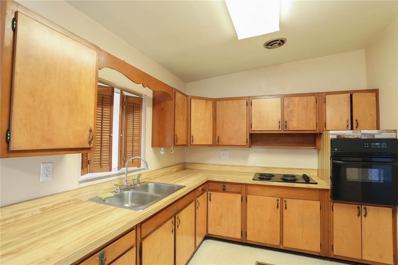 1704 Edmundshire Rd - Photo 7 of 23