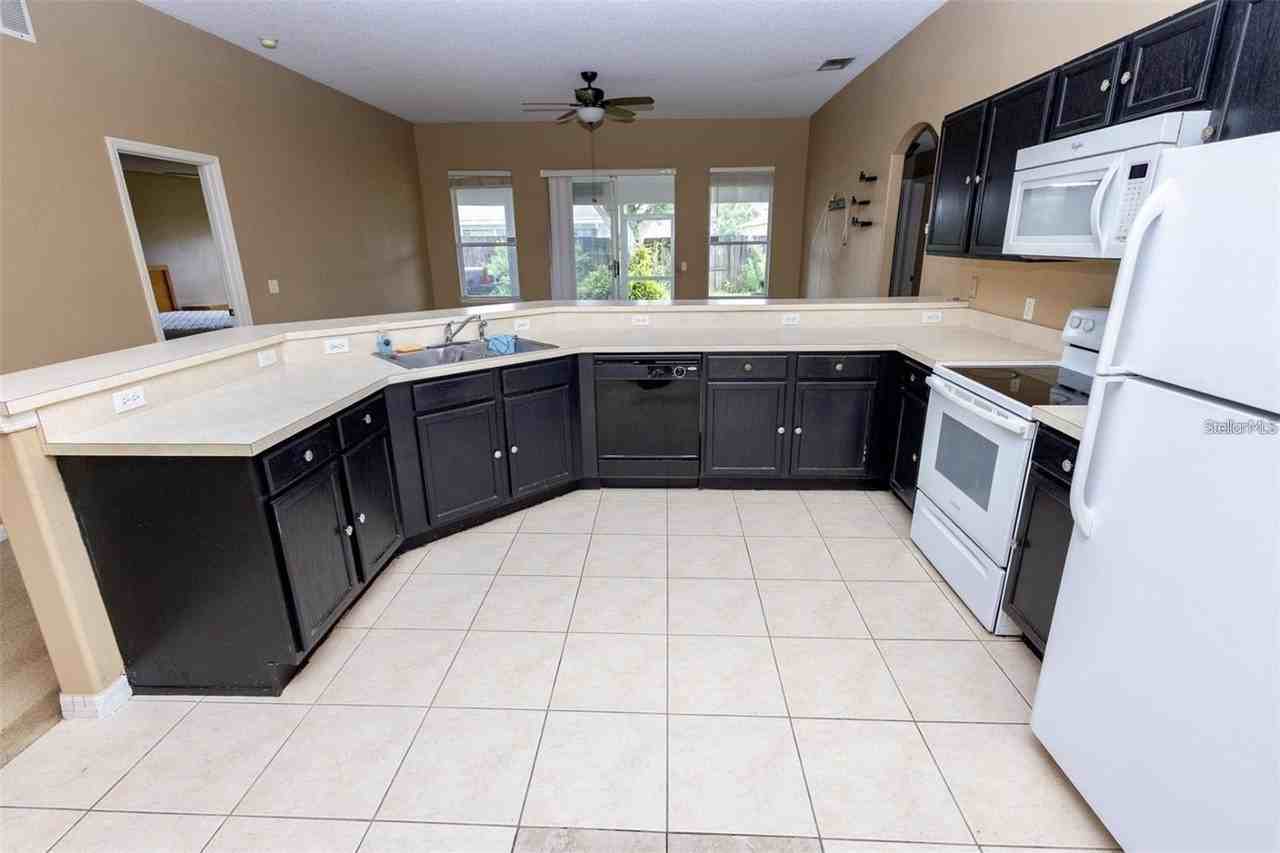 818 Carrousel Ln - Photo 2 of 10