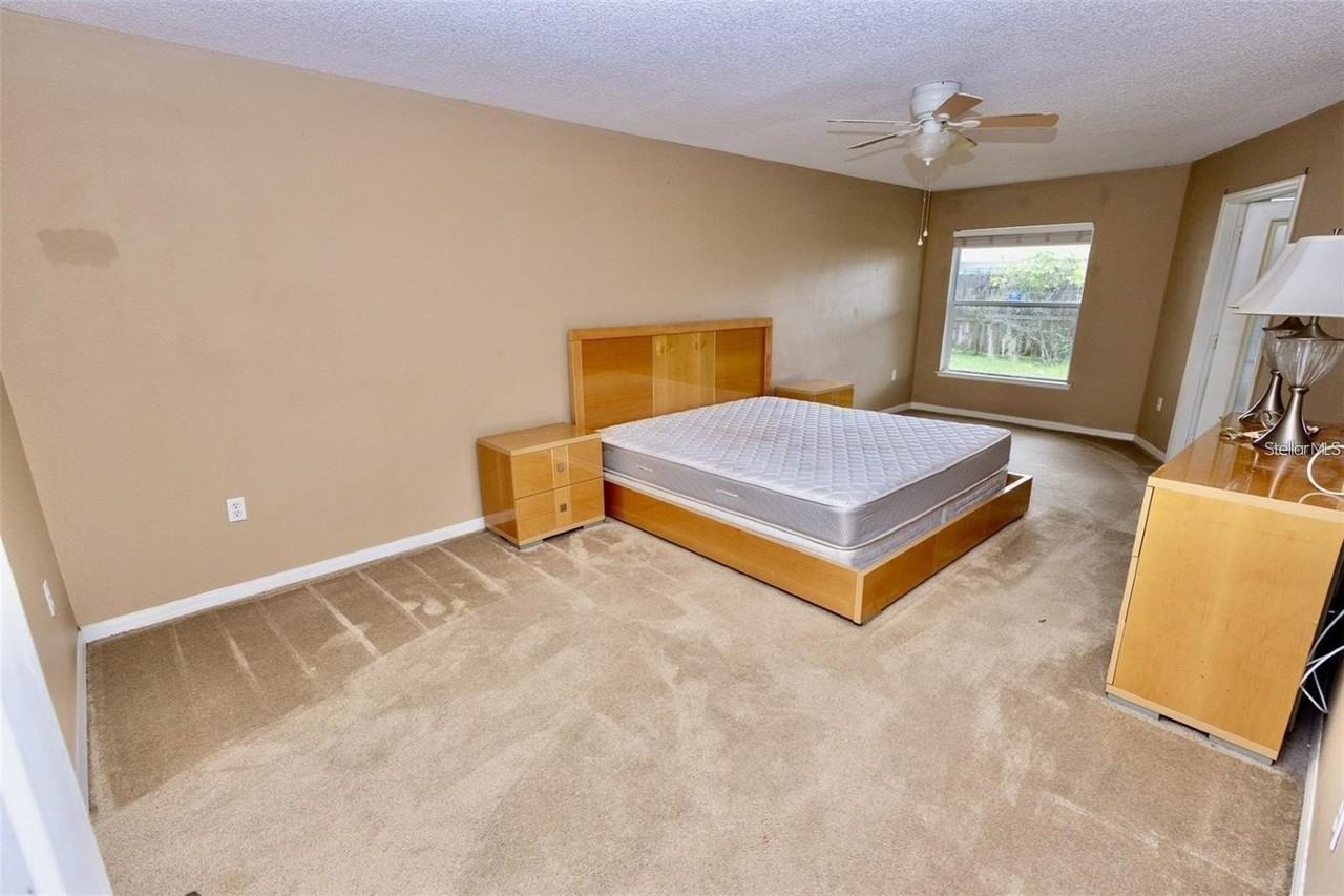 818 Carrousel Ln - Photo 3 of 10