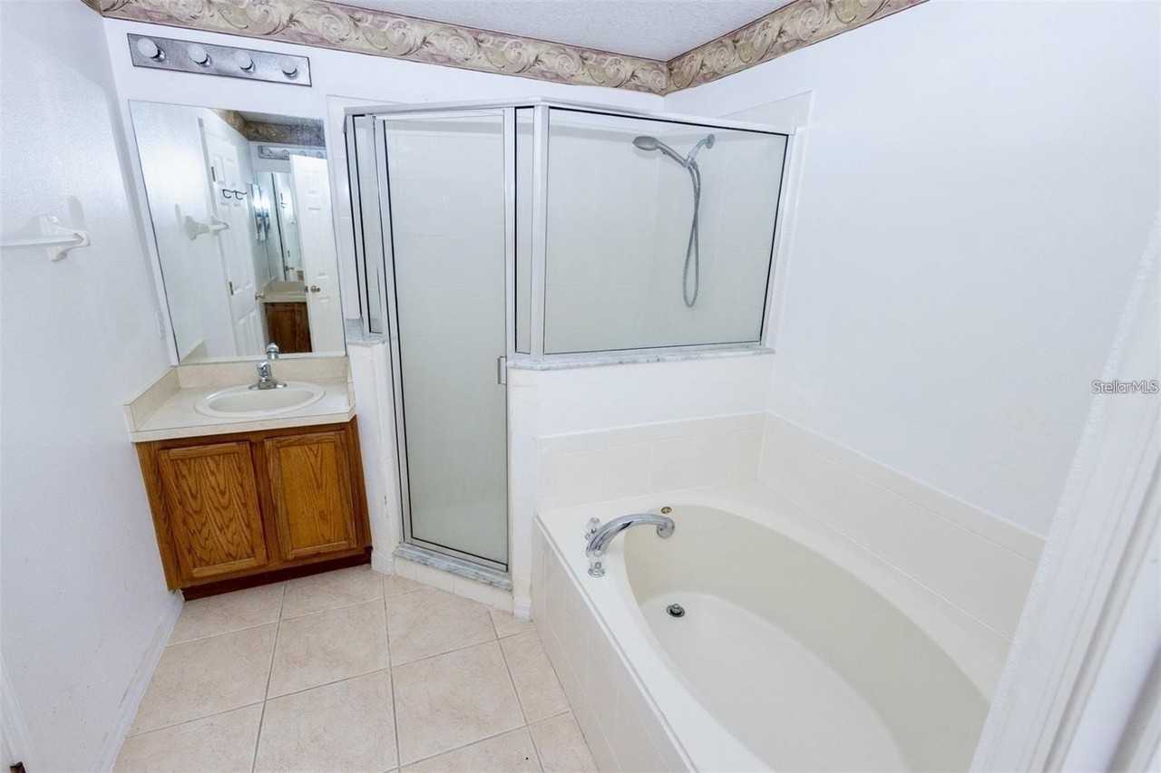 818 Carrousel Ln - Photo 4 of 10