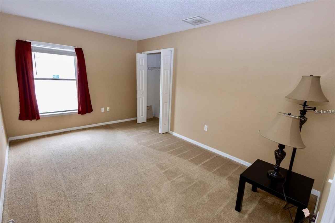 818 Carrousel Ln - Photo 6 of 10