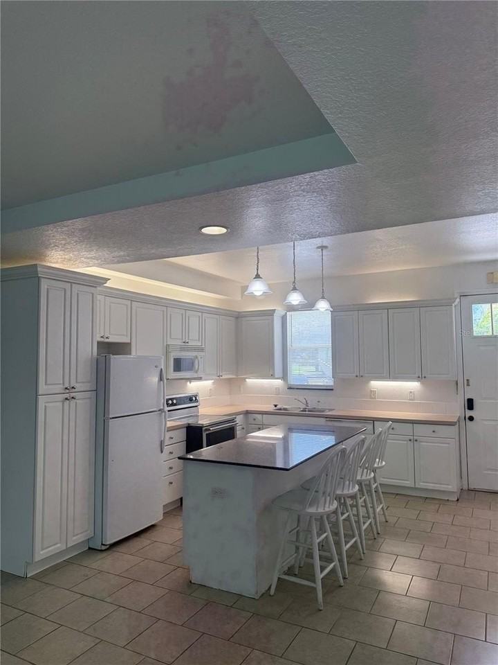 2053 Green Oak Ct - Photo 5 of 24
